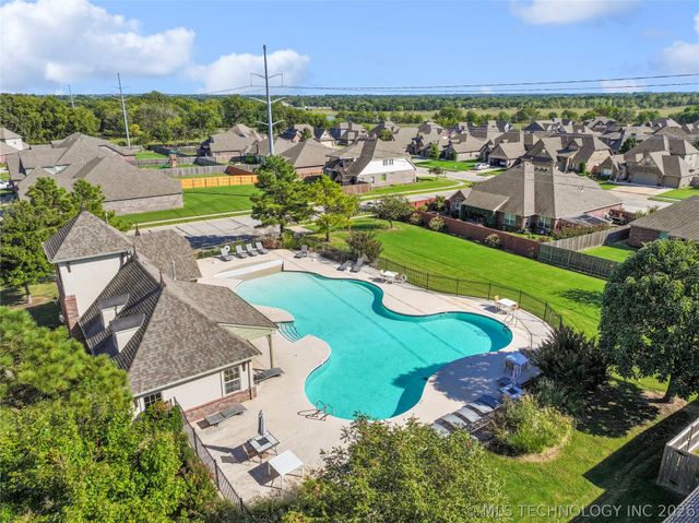 3703 S 13th Place, Broken Arrow, OK 74011