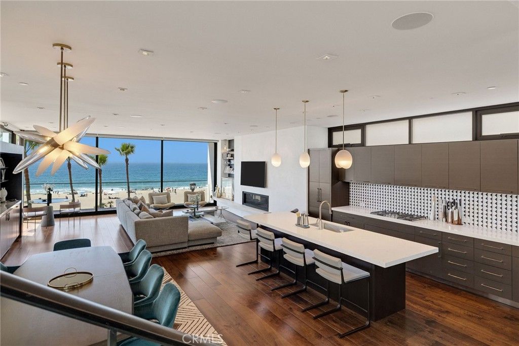 Image 12 of property listing at 1204 The Strand, Manhattan Beach, CA 90266