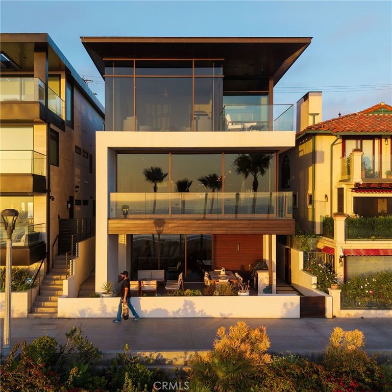 Image 3 of property listing at 1204 The Strand, Manhattan Beach, CA 90266