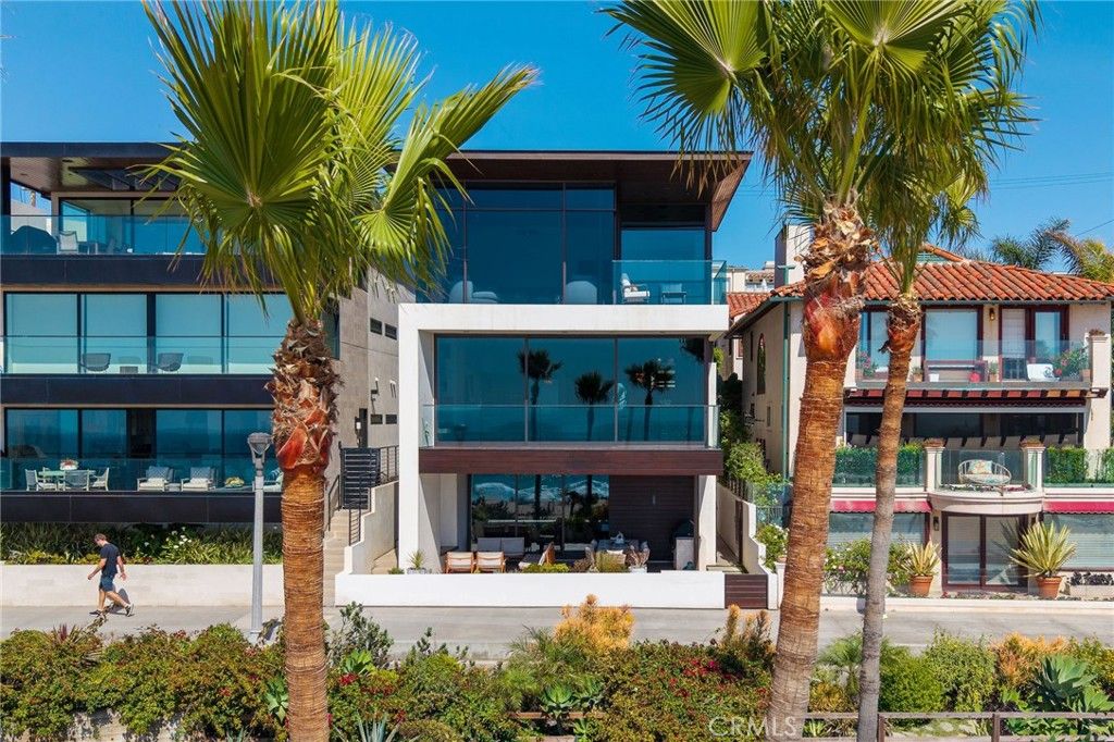 Image 5 of property listing at 1204 The Strand, Manhattan Beach, CA 90266