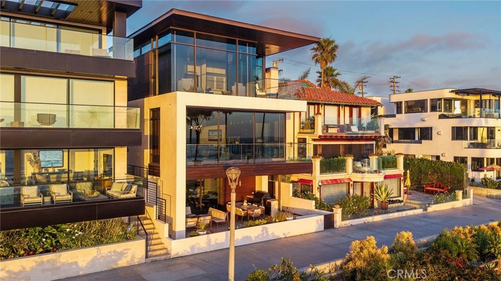 Image 6 of property listing at 1204 The Strand, Manhattan Beach, CA 90266