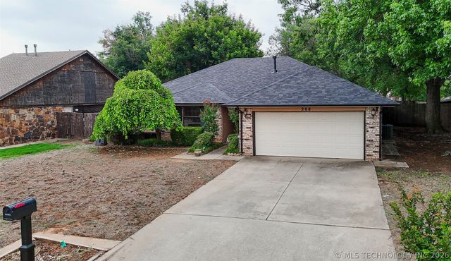 208 SE 30th Street, Moore, OK 73160
