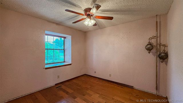 208 SE 30th Street, Moore, OK 73160