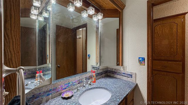 208 SE 30th Street, Moore, OK 73160