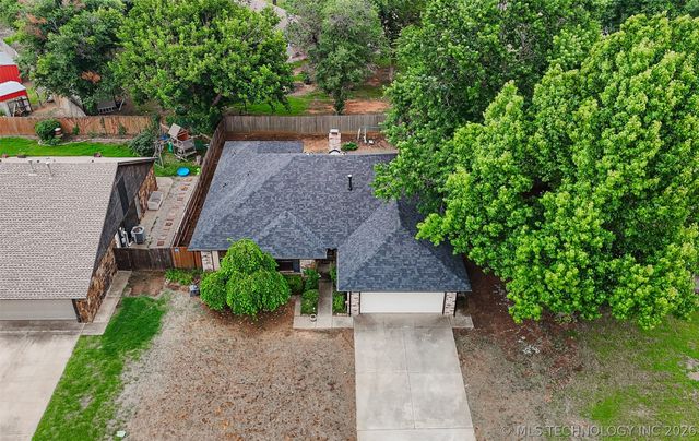 208 SE 30th Street, Moore, OK 73160