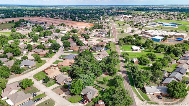 208 SE 30th Street, Moore, OK 73160