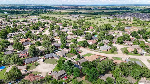 208 SE 30th Street, Moore, OK 73160