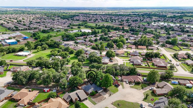 208 SE 30th Street, Moore, OK 73160