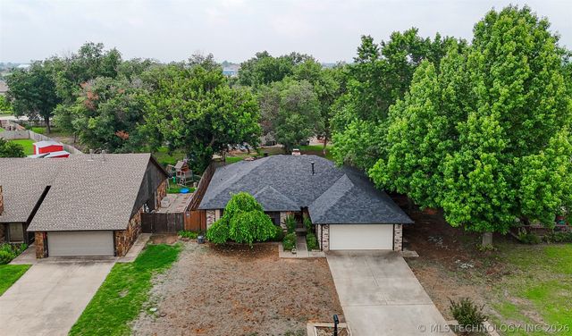 208 SE 30th Street, Moore, OK 73160