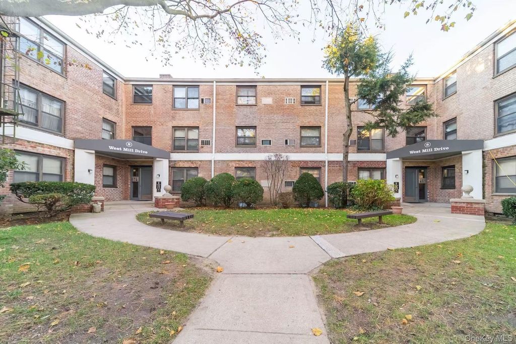 8 W Mill Drive 1B, Great Neck, NY 11021