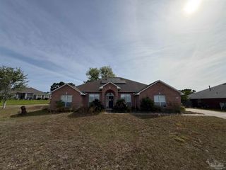 5589 Colinas Verde Dr, Milton, FL 32570