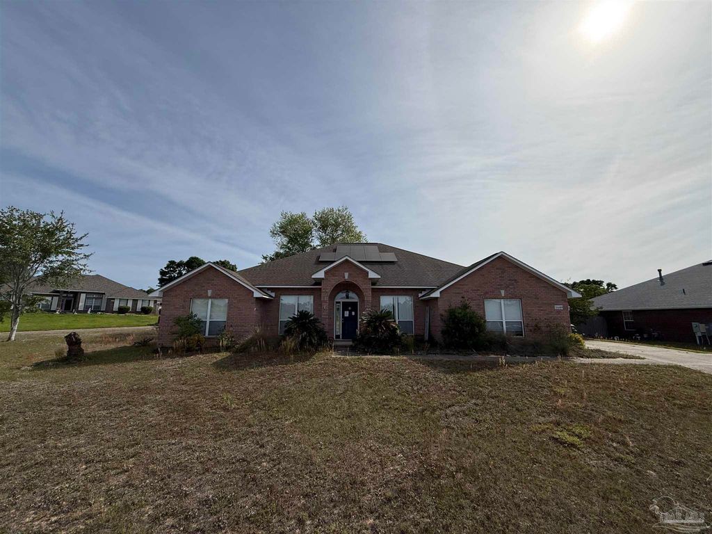5589 Colinas Verde Dr, Milton, FL 32570