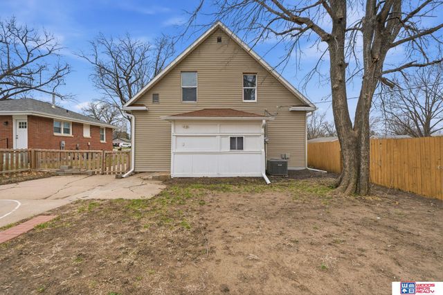 7132 Burlington Avenue, Lincoln, NE 68507