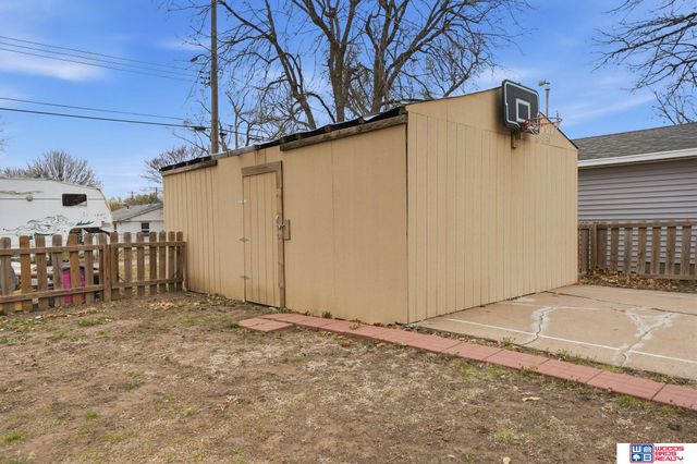 7132 Burlington Avenue, Lincoln, NE 68507