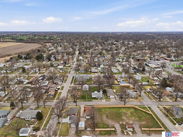 7132 Burlington Avenue, Lincoln, NE 68507