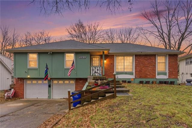 12912 Sycamore Avenue, Grandview, MO 64030