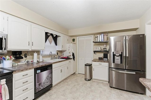 12912 Sycamore Avenue, Grandview, MO 64030