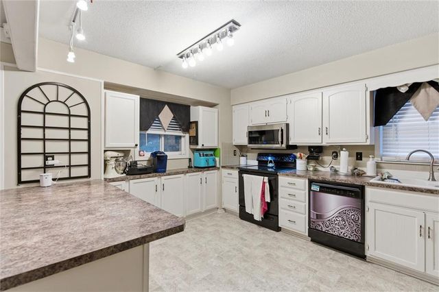 12912 Sycamore Avenue, Grandview, MO 64030