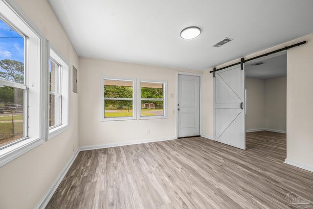 300 Rosalyn Way, Pensacola, FL 32505