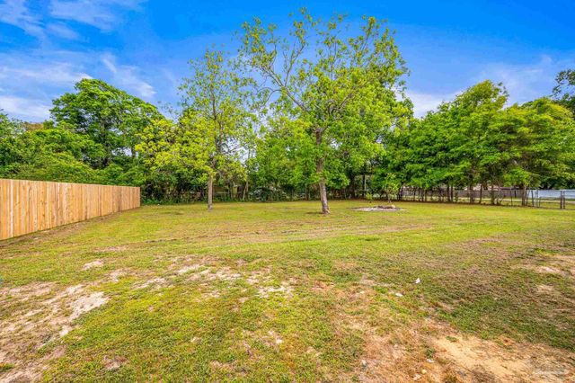 300 Rosalyn Way, Pensacola, FL 32505