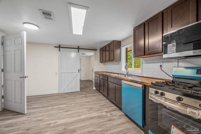 300 Rosalyn Way, Pensacola, FL 32505