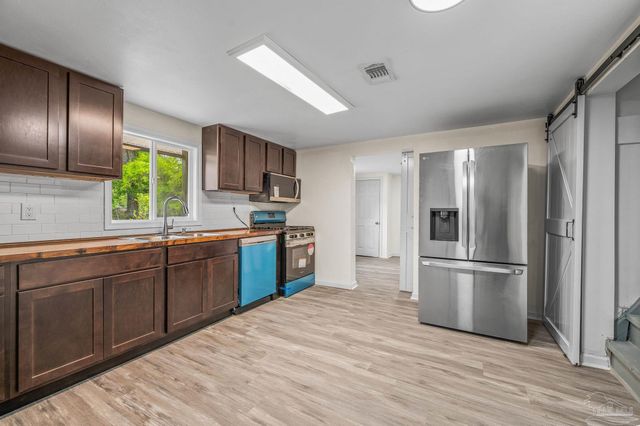 300 Rosalyn Way, Pensacola, FL 32505