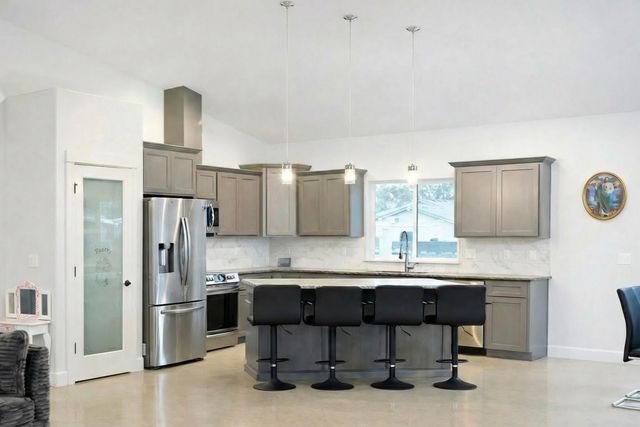 594 W Gregory Road, Central Point, OR 97502