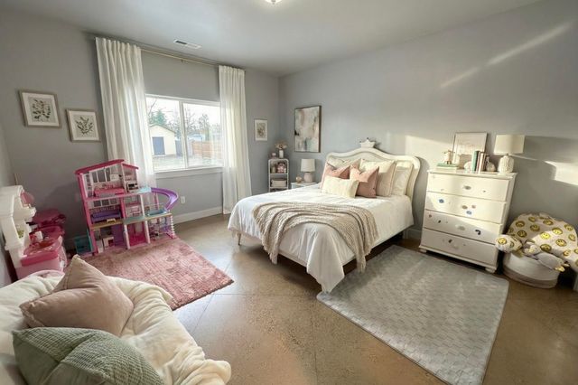 594 W Gregory Road, Central Point, OR 97502