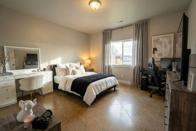 594 W Gregory Road, Central Point, OR 97502