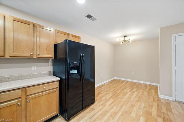 3712 Cotswold Avenue Y, Greensboro, NC 27410