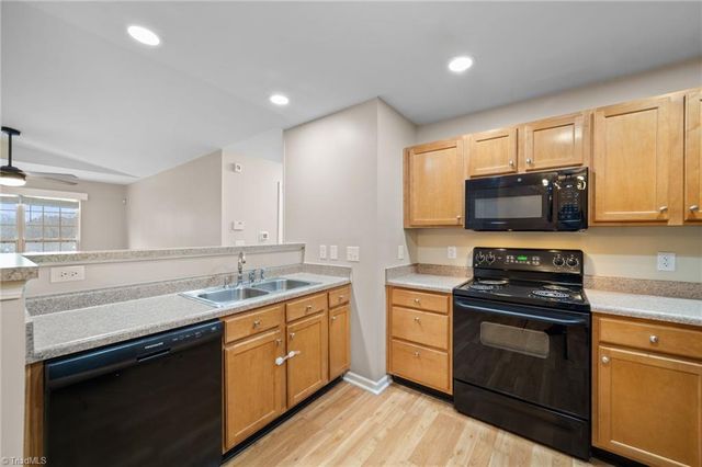 3712 Cotswold Avenue Y, Greensboro, NC 27410