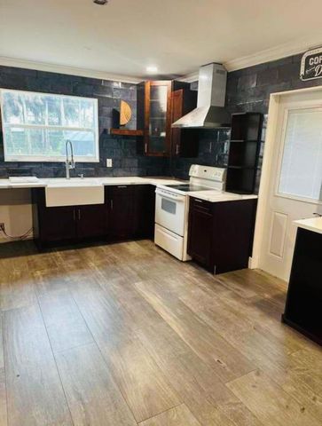 214 Westwood Circle E, West Palm Beach, FL 33411