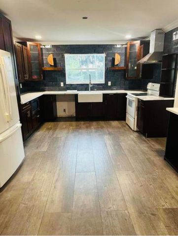 214 Westwood Circle E, West Palm Beach, FL 33411