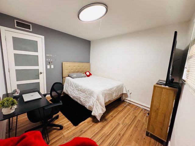 214 Westwood Circle E, West Palm Beach, FL 33411