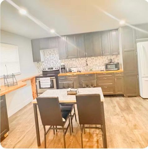 214 Westwood Circle E, West Palm Beach, FL 33411