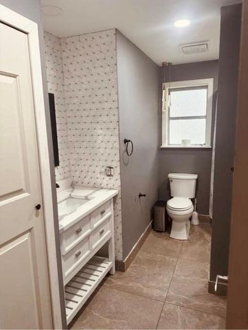 214 Westwood Circle E, West Palm Beach, FL 33411