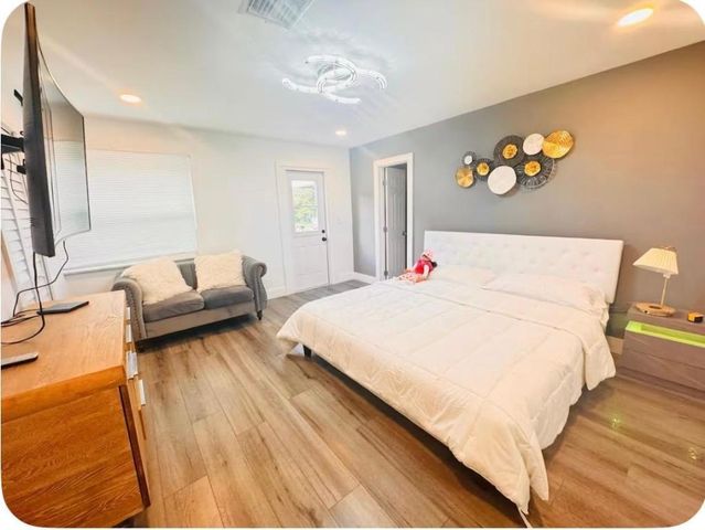 214 Westwood Circle E, West Palm Beach, FL 33411