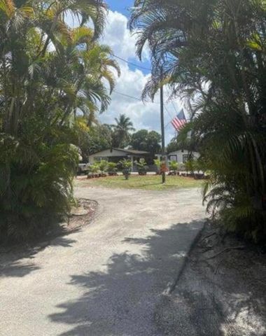 214 Westwood Circle E, West Palm Beach, FL 33411