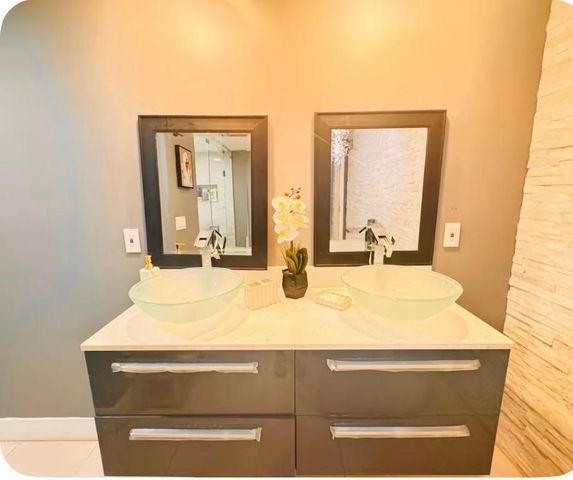 214 Westwood Circle E, West Palm Beach, FL 33411