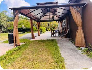 214 Westwood Circle E, West Palm Beach, FL 33411