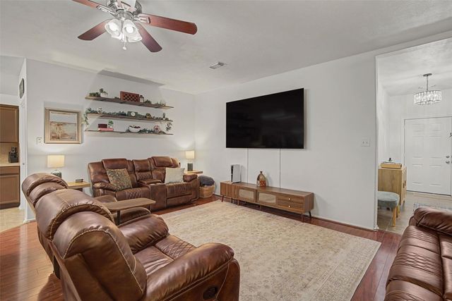 6834 Ridgewood Lane, Dickinson, TX 77539