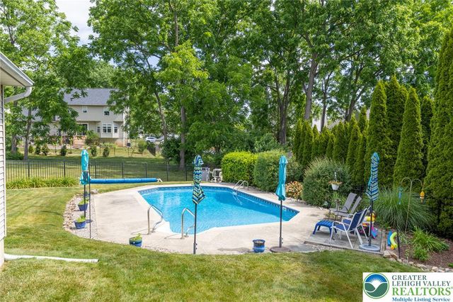 968 Rainbow Drive, Bethlehem City, PA 18017