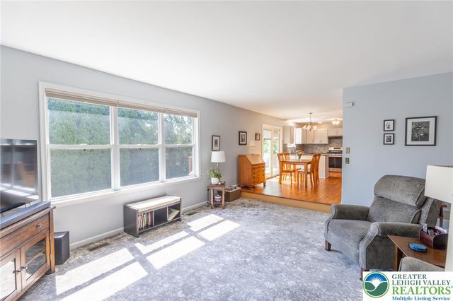 968 Rainbow Drive, Bethlehem City, PA 18017