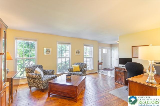 968 Rainbow Drive, Bethlehem City, PA 18017
