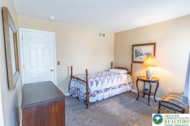968 Rainbow Drive, Bethlehem City, PA 18017
