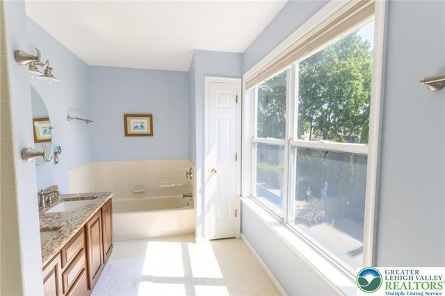 968 Rainbow Drive, Bethlehem City, PA 18017