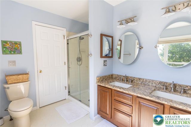 968 Rainbow Drive, Bethlehem City, PA 18017