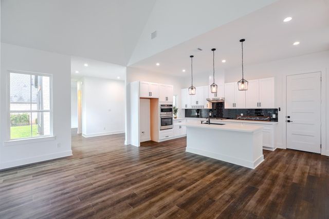 32 Englewood Court, Montgomery, TX 77356