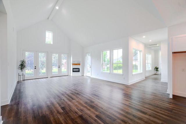 32 Englewood Court, Montgomery, TX 77356