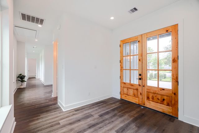 32 Englewood Court, Montgomery, TX 77356